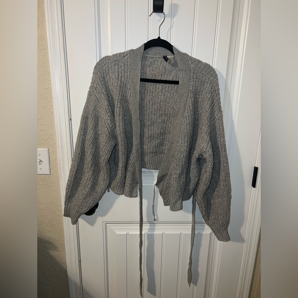Ladies gray thick cropped wrap sweater sz large